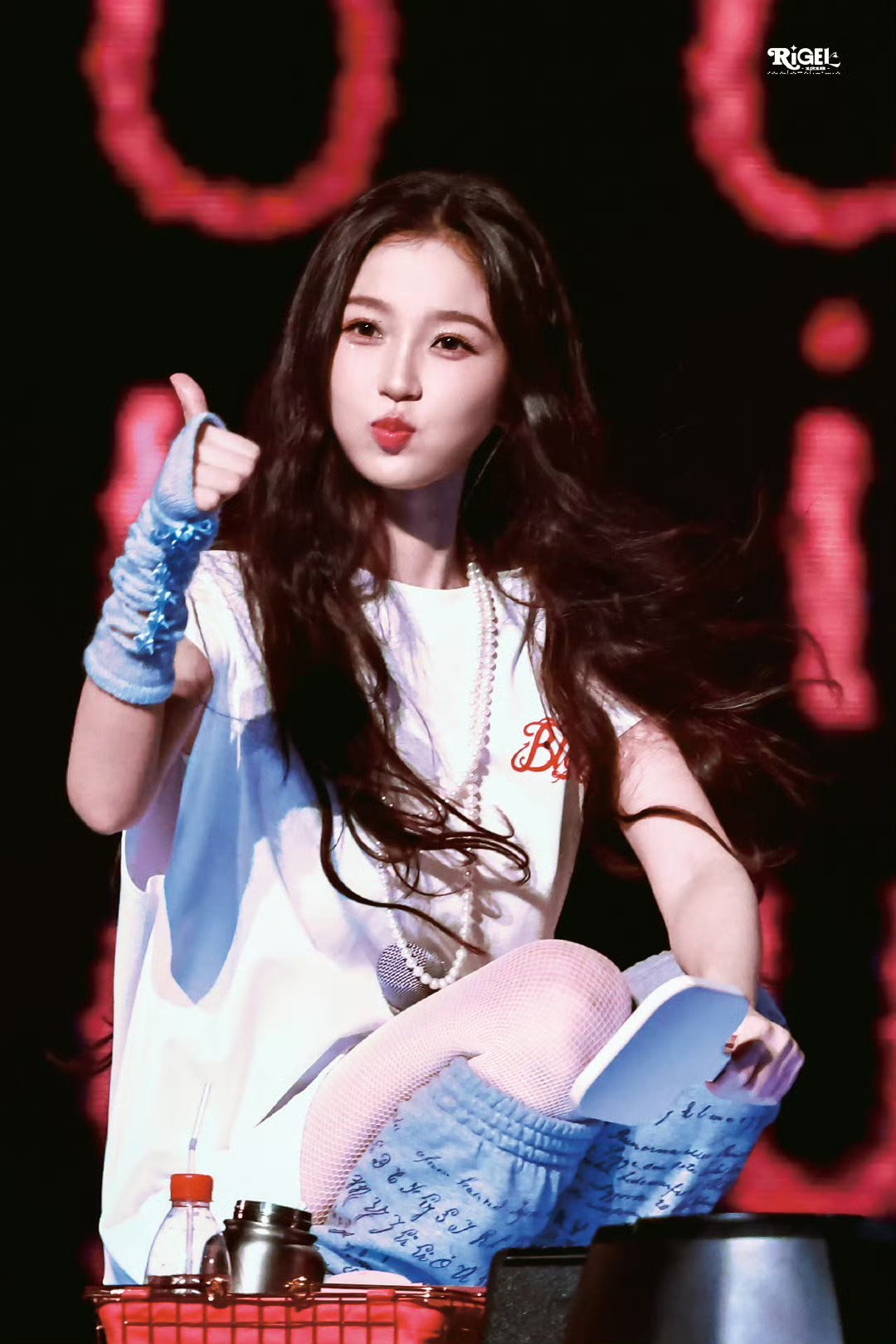 - Ảnh 2. Phong cách trình diễn của Ngu Thư Hân