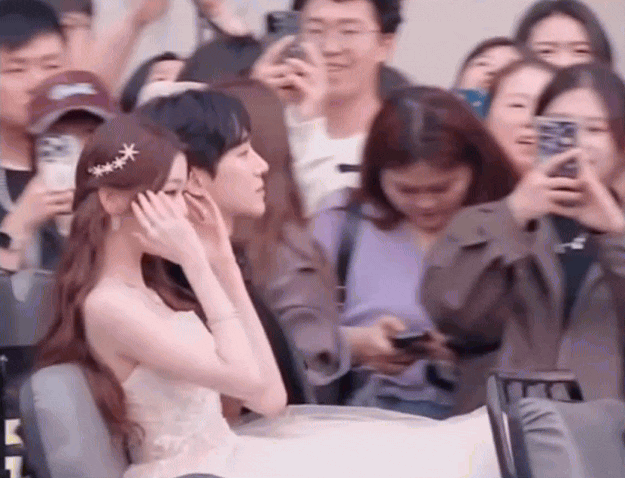 Khung cảnh cổ tích Wonyoung và Lee Jun Ho khiêu vũ trên thảm đỏ