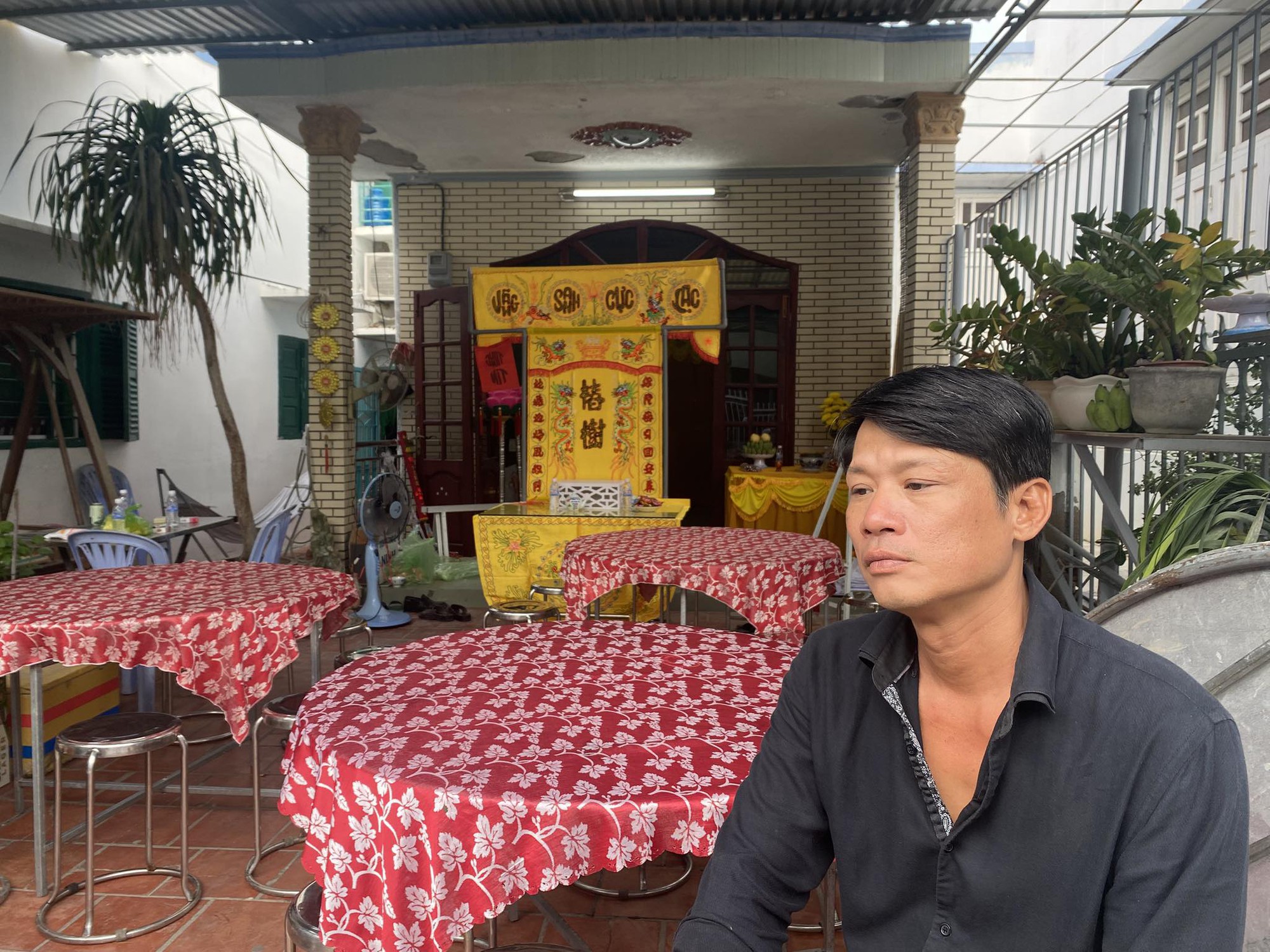 Vợ thứ 4 đưa con gái về nhìn mặt NS Thương Tín lần cuối, hé lộ 1 chi tiết tâm linh- Ảnh 4. Lễ tang nghệ sĩ Thương Tín tại quê nhà