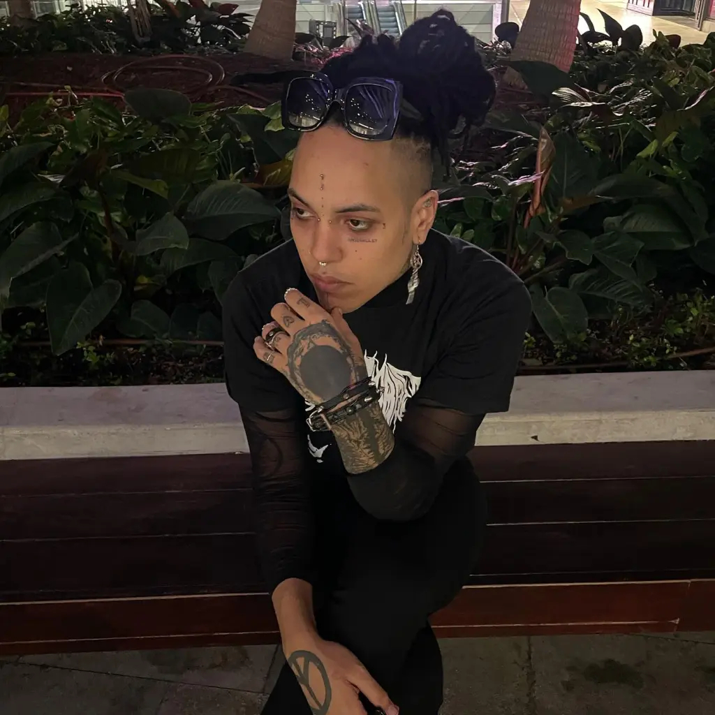 Ca sĩ nổi tiếng đột ngột qua đời ở tuổi 26- Ảnh 2. Sự ra đi đột ngột của nam nghệ sĩ trẻ đã để lại niềm tiếc thương vô hạn cho gia đình, người thân, đồng nghiệp và khán giả