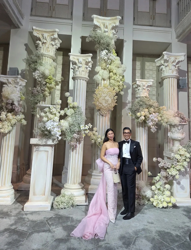 Stephanie Nguyễn check-in tiệc cưới