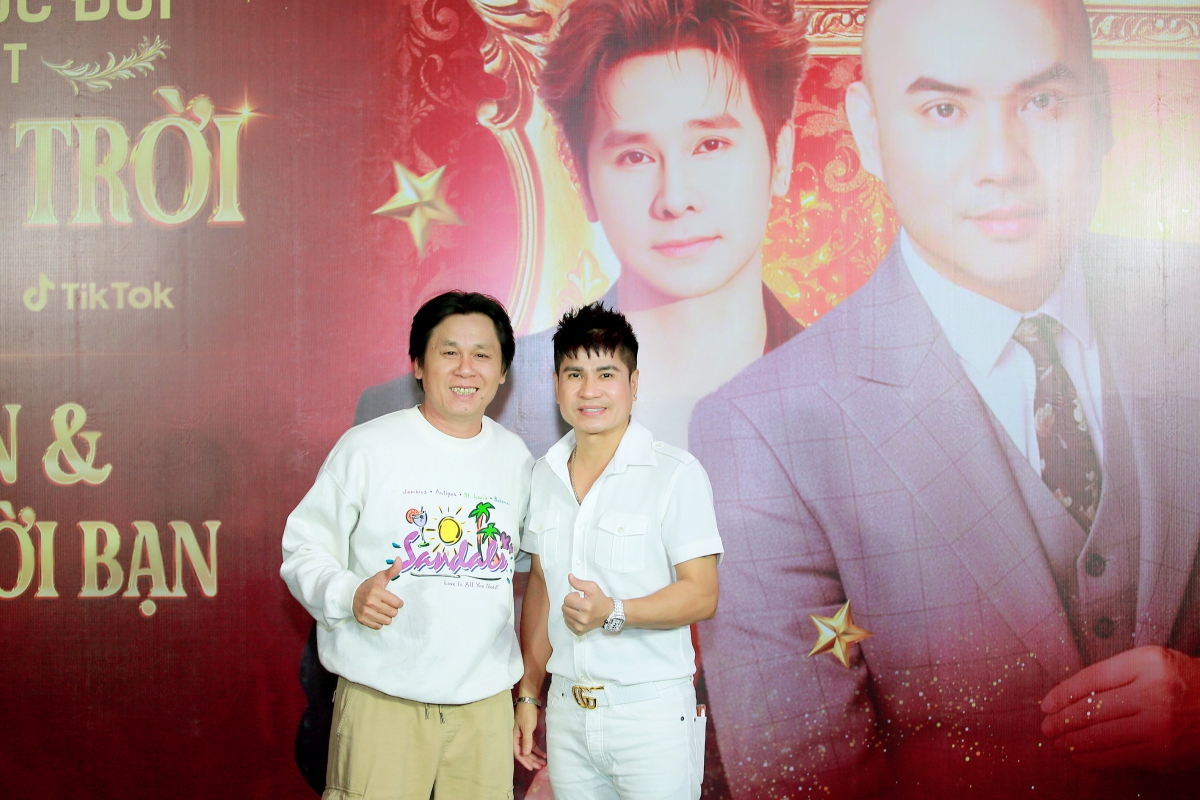 Không khí tiệc sinh nhật của A Tuân