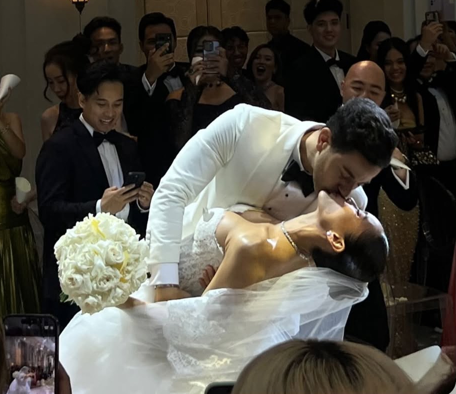 Lễ cưới Tiên Nguyễn tại Đà Nẵng: Cô dâu chú rể khoá môi, Hà Tăng - Linh Rin không tham dự- Ảnh 6. Tiên Nguyễn và chồng khoá môi cực bạo